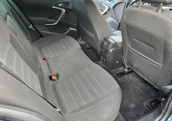 Opel Insignia cena 23900 przebieg: 220000, rok produkcji 2011 z Szczecin małe 191